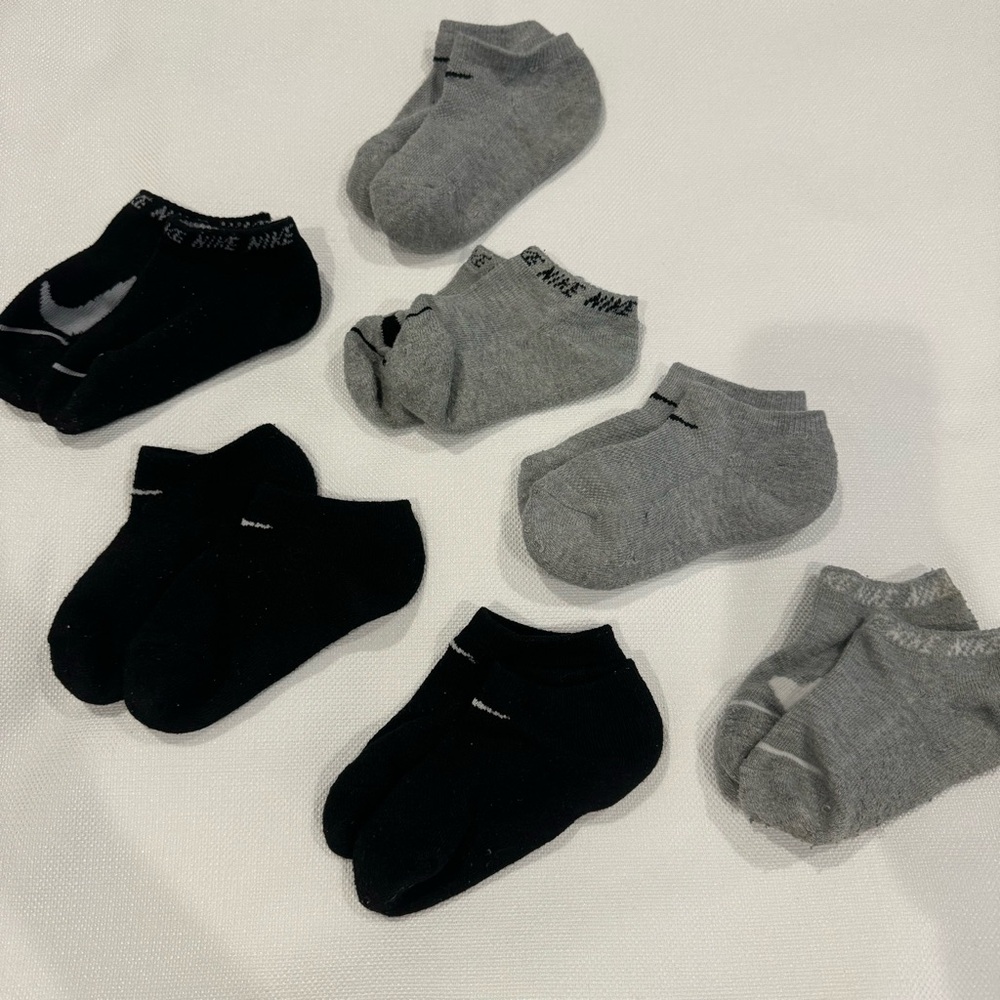 Nike 7 pairs of kids sock - little kids size M (8-13)